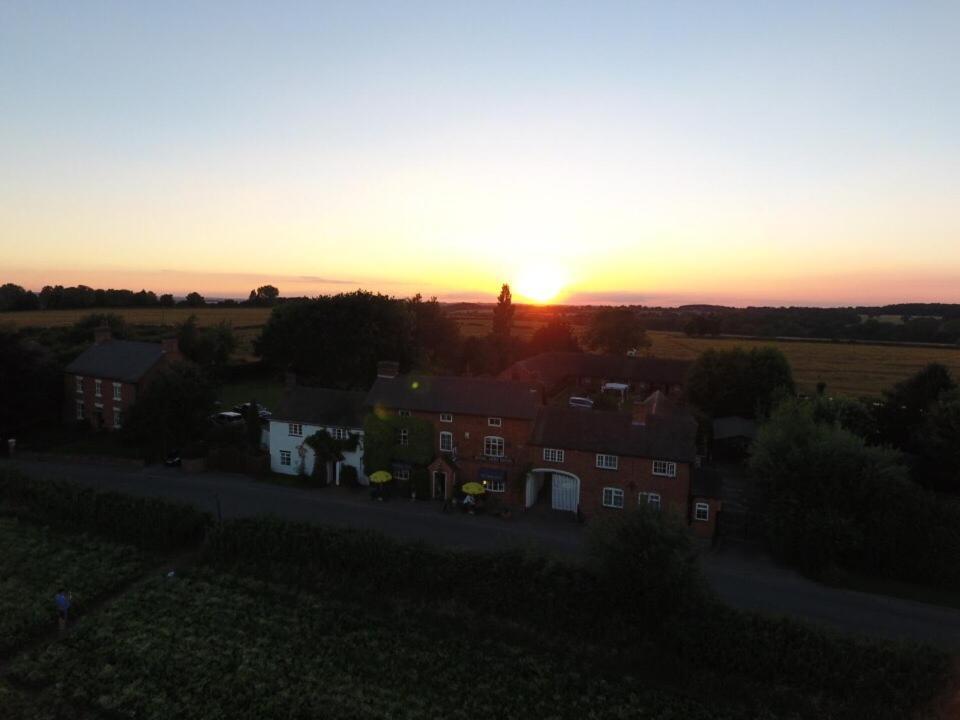 The Royal Arms Hotel Sutton Cheney Екстер'єр фото