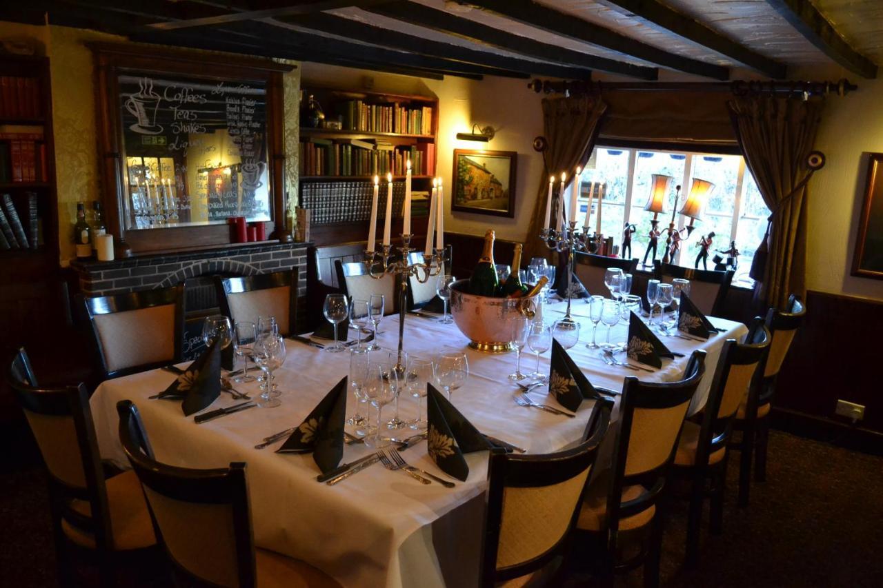 The Royal Arms Hotel Sutton Cheney Екстер'єр фото