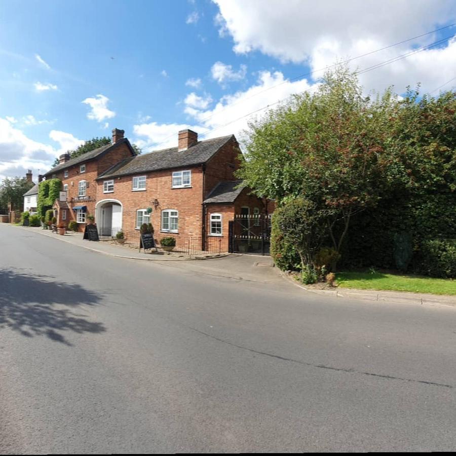 The Royal Arms Hotel Sutton Cheney Екстер'єр фото